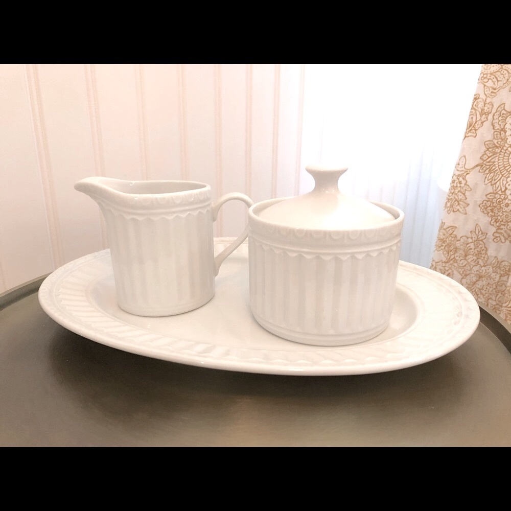 Tray, sugar pot, and creamer set